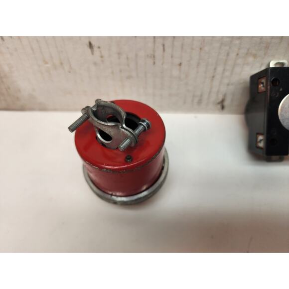 Lot Hubbell HBL20443 Hubbellock Receptacle and plug, 30 amp, 480V, 3 Pole 4 Wire - Picture 10 of 11